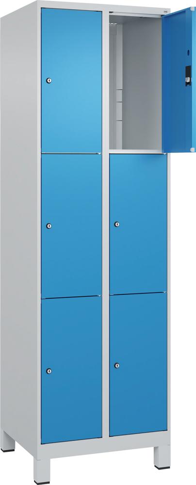 Fächerschrank CP, mit Füßen B600xT500xH1950 Korpus RAL 7035 LichtgrauTüren RAL 5012 Lichtblau