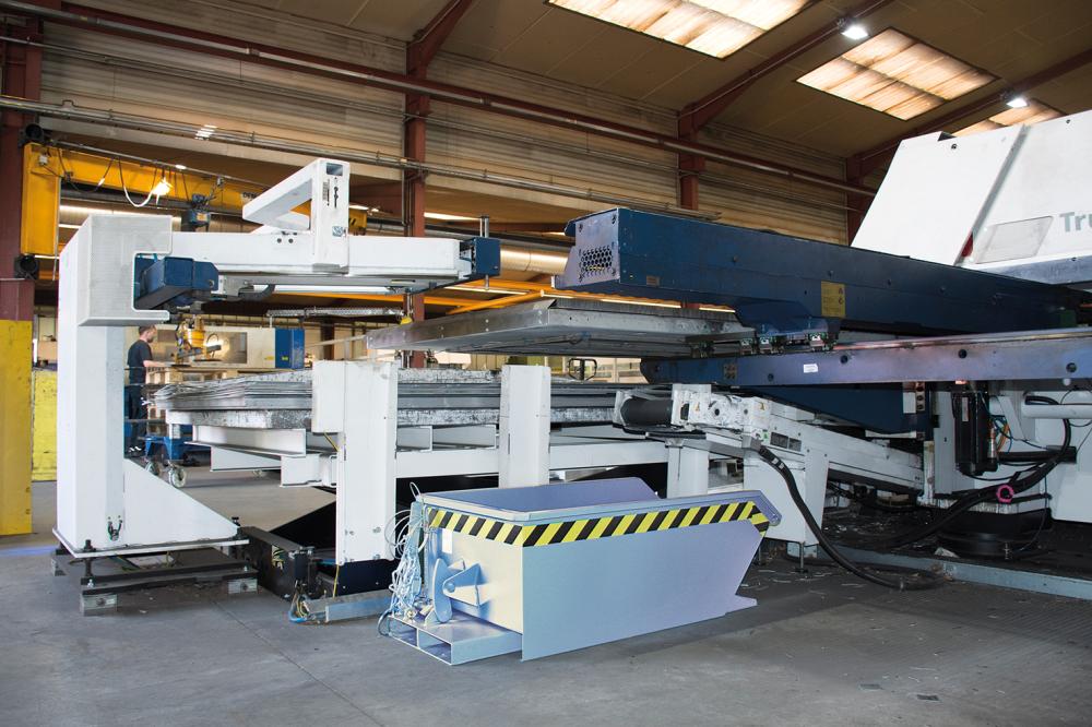 Kippbehälter BAUER, MGU 270 l B780xT1385xH450 mm verzinkt Tragkraft 750kg